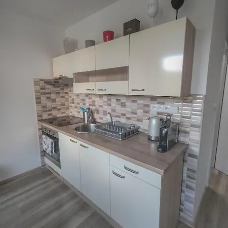 Apartmanek Protez *