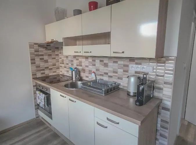 Apartmanek Protez *